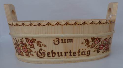 schön verziertes Präsentkörbchen zum Geburtstag Präsentkörbchen Geburtstag