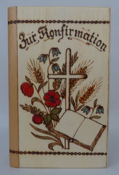 Eine Spardose aus Holz zur Konfirmation Motiv Kreuz mit persönlichen Angaben Spardose Konfirmation